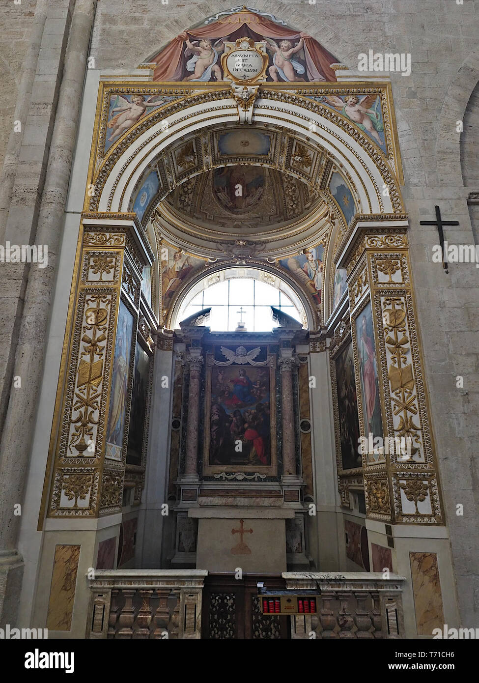 Todi Ombrie Italie. Cappella dell'Assunta - Chapelle de l'Assomption XVII siècle. La chapelle est entièrement dédiée à Sainte Marie et décorées w Banque D'Images
