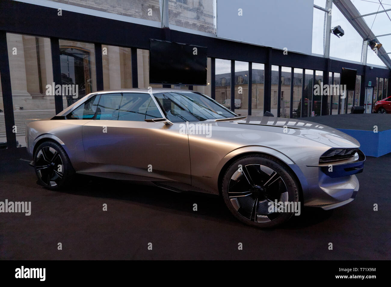 Peugeot E-Concept de légende, Grand Prix du plus beau concept-car à la 34e Festival Automobile International. © : V Phitoussi/Alamy Stock Photo Banque D'Images