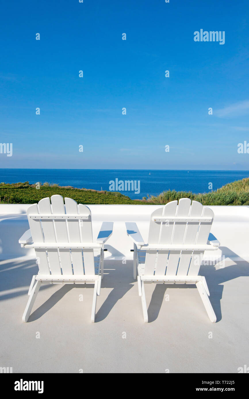 Terrasse sur la mer, l'île de Salina, Capofaro Resort, Iles Eoliennes, Italie, Sicicy Banque D'Images