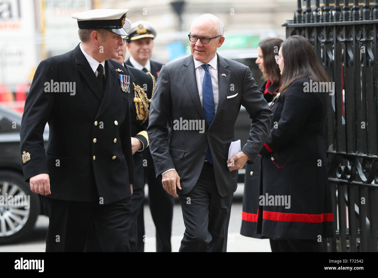 L'Ambassadeur des États-Unis au Royaume-Uni Woody Johnson arrive à assister à un service à l'abbaye de Westminster de reconnaître cinquante ans de dissuasion continue à la mer. Le duc de Cambridge est également assister en sa qualité de commodore en chef de service du sous-marin. Banque D'Images