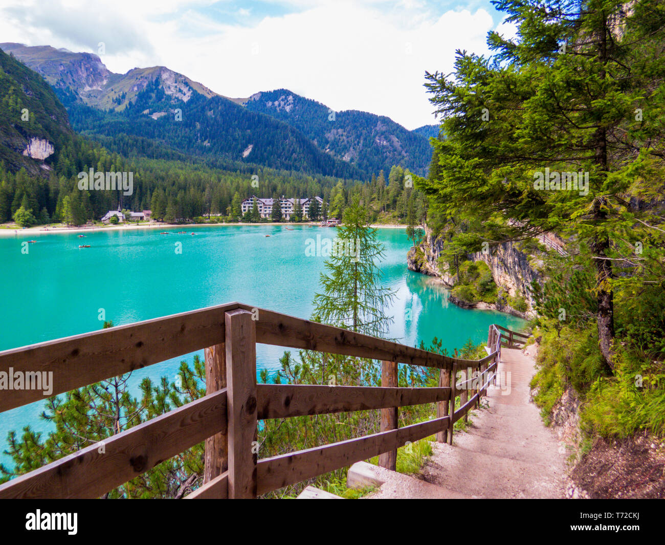 Le lac de Braies (également connu sous le nom de Pragser Wildsee ou lac Prags), le Tyrol du Sud, Dolomites, Italie du nord Banque D'Images