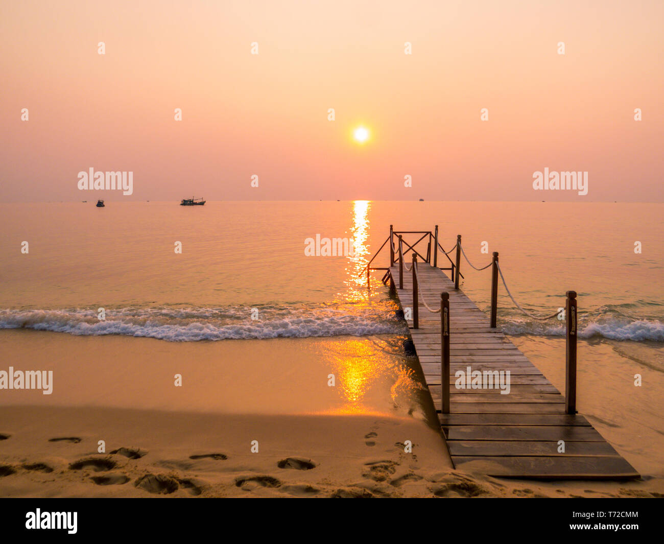Coucher de soleil magique sur Long Beach, Phu Quoc, Vietnam Banque D'Images
