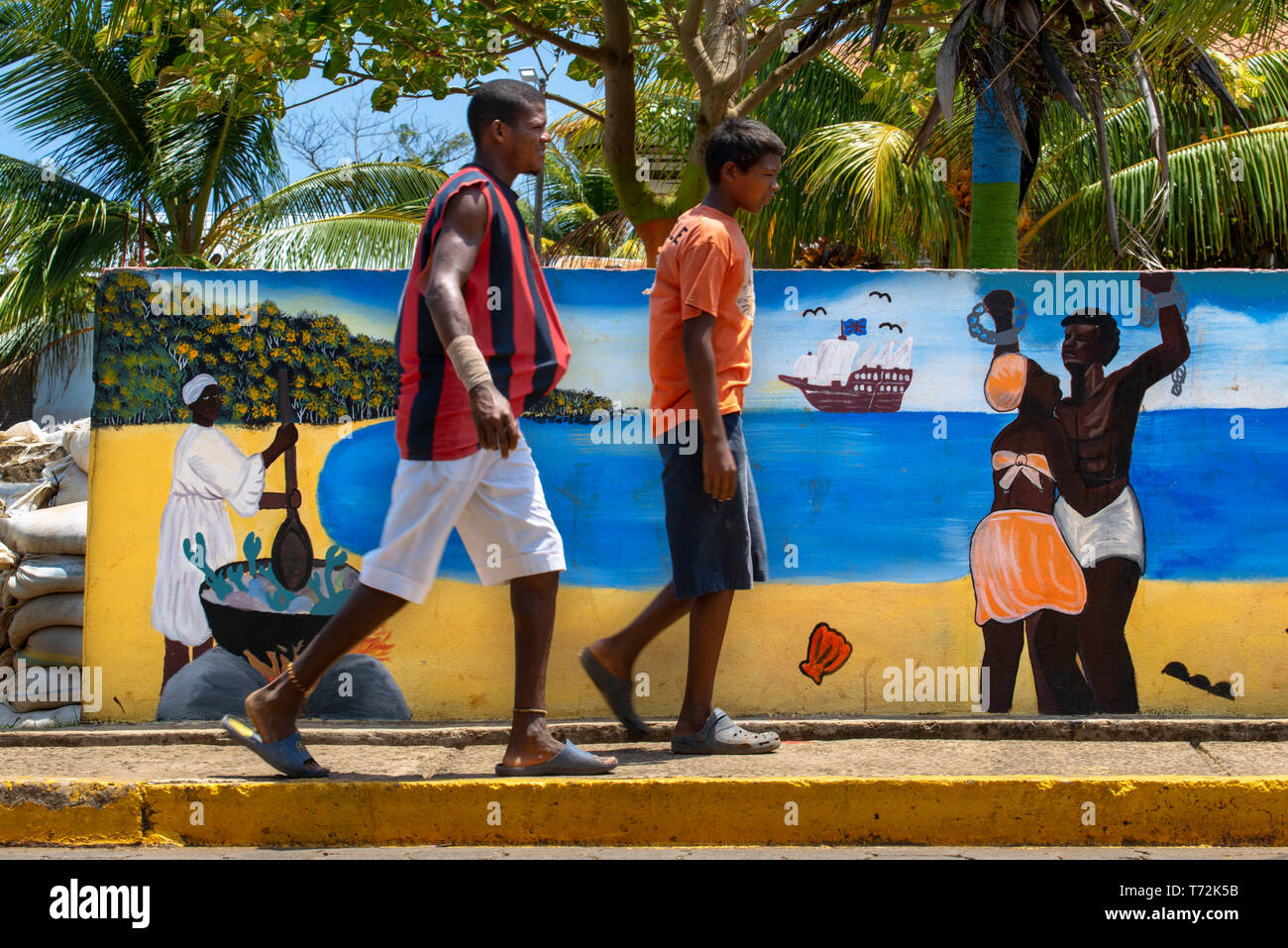 La population locale et de graffitis dans la ville de Big Corn Island, mer des Caraïbes, au Nicaragua, en Amérique centrale, l'Amérique. Banque D'Images