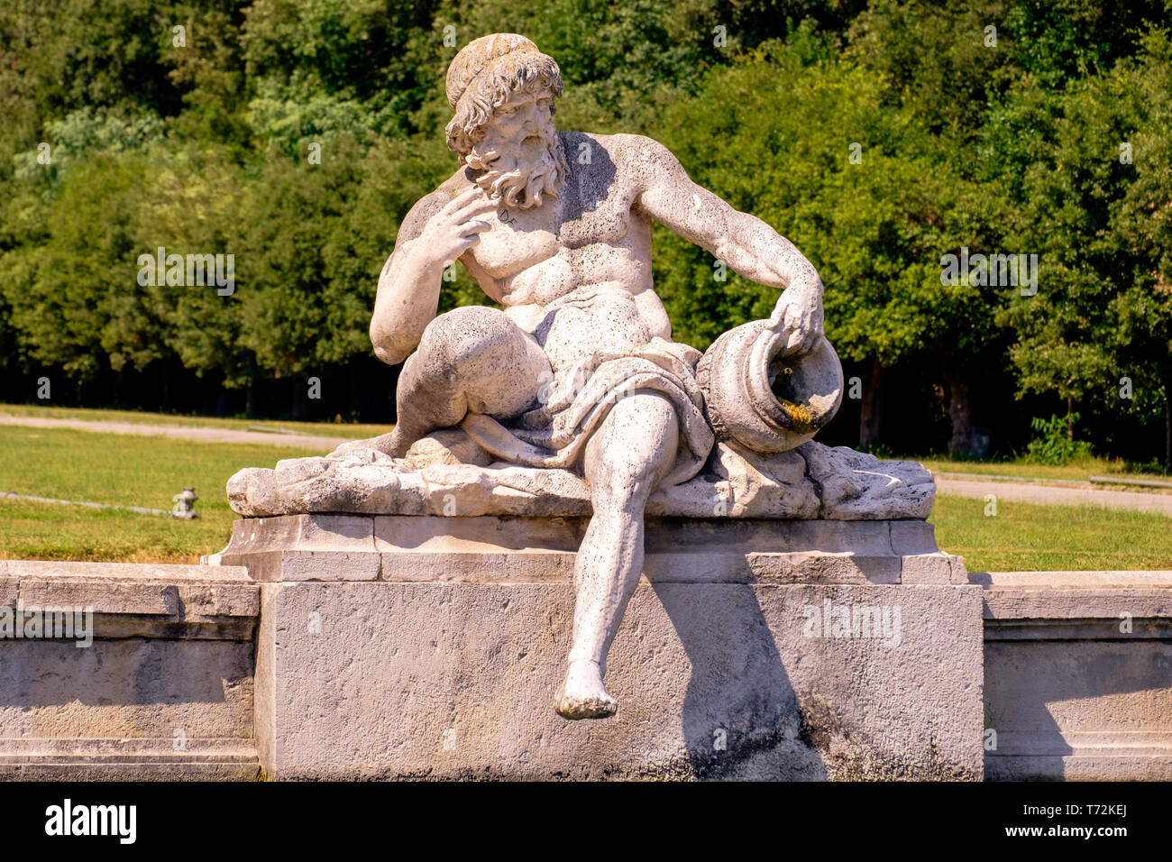 C'est une statue d'un dieu fleuve à la Fontaine de Cérès, dans les jardins royaux de la "Reggia di Caserta'. Mythologie joue un rôle important dans la st Banque D'Images
