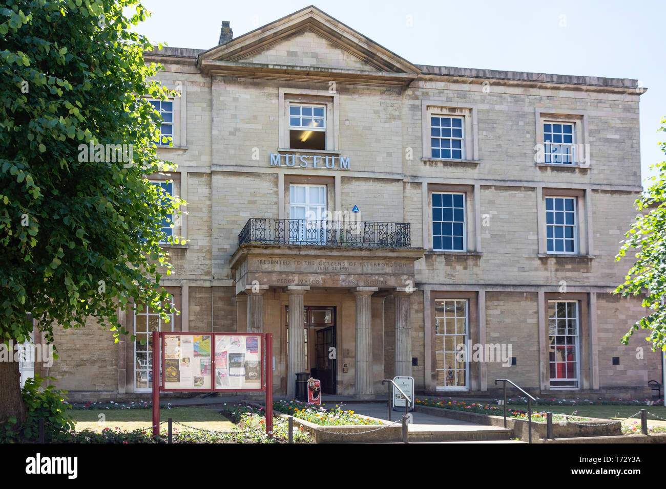 Peterborough Museum & Art Gallery, Priestgate, Peterborough, Cambridgeshire, Angleterre, Royaume-Uni Banque D'Images