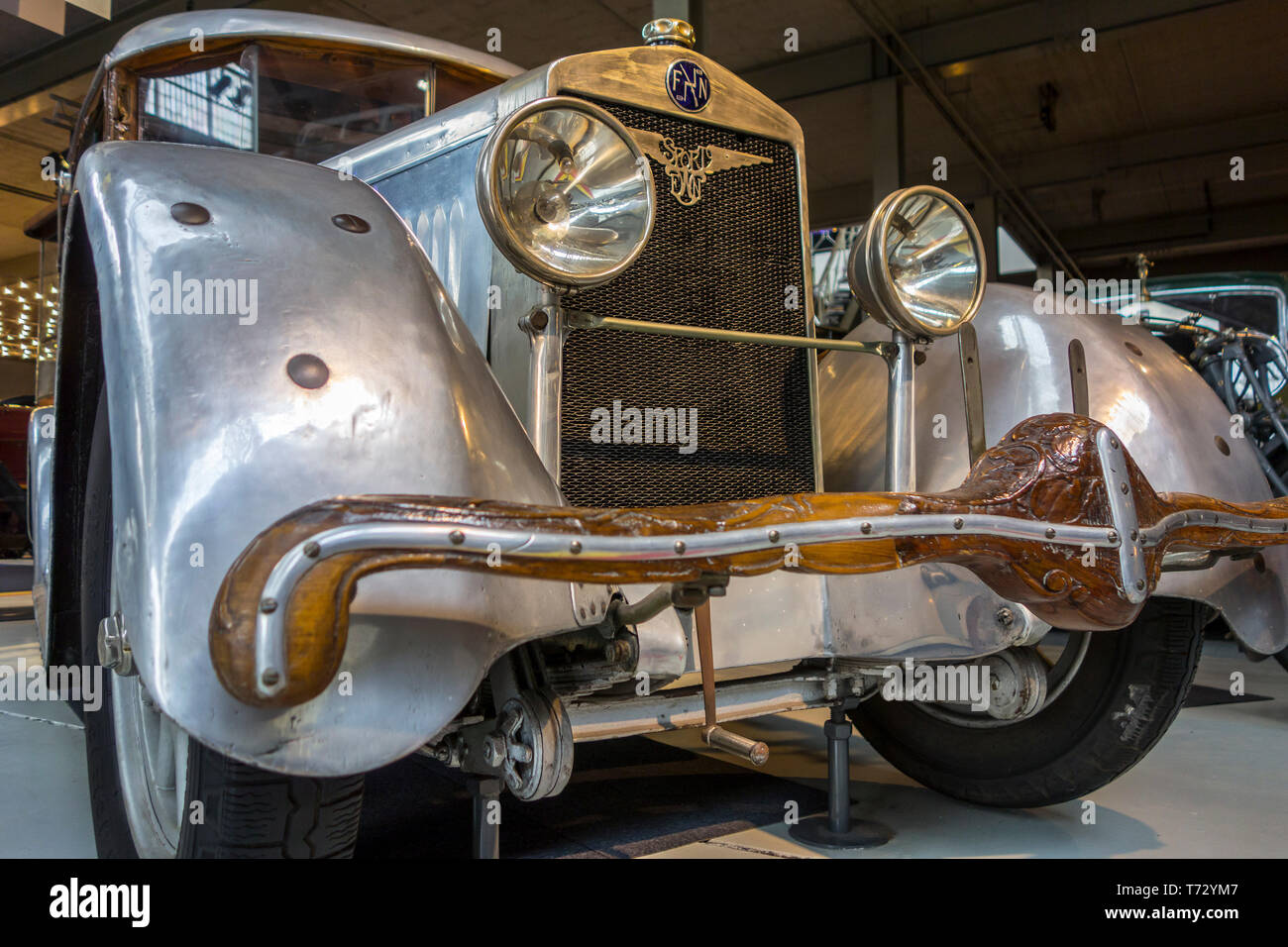 1930 FN 1400 S montrant un bouclier avant de voiture classique belge / oldtimer à Autoworld, musée de l'automobile à Bruxelles, Belgique Banque D'Images