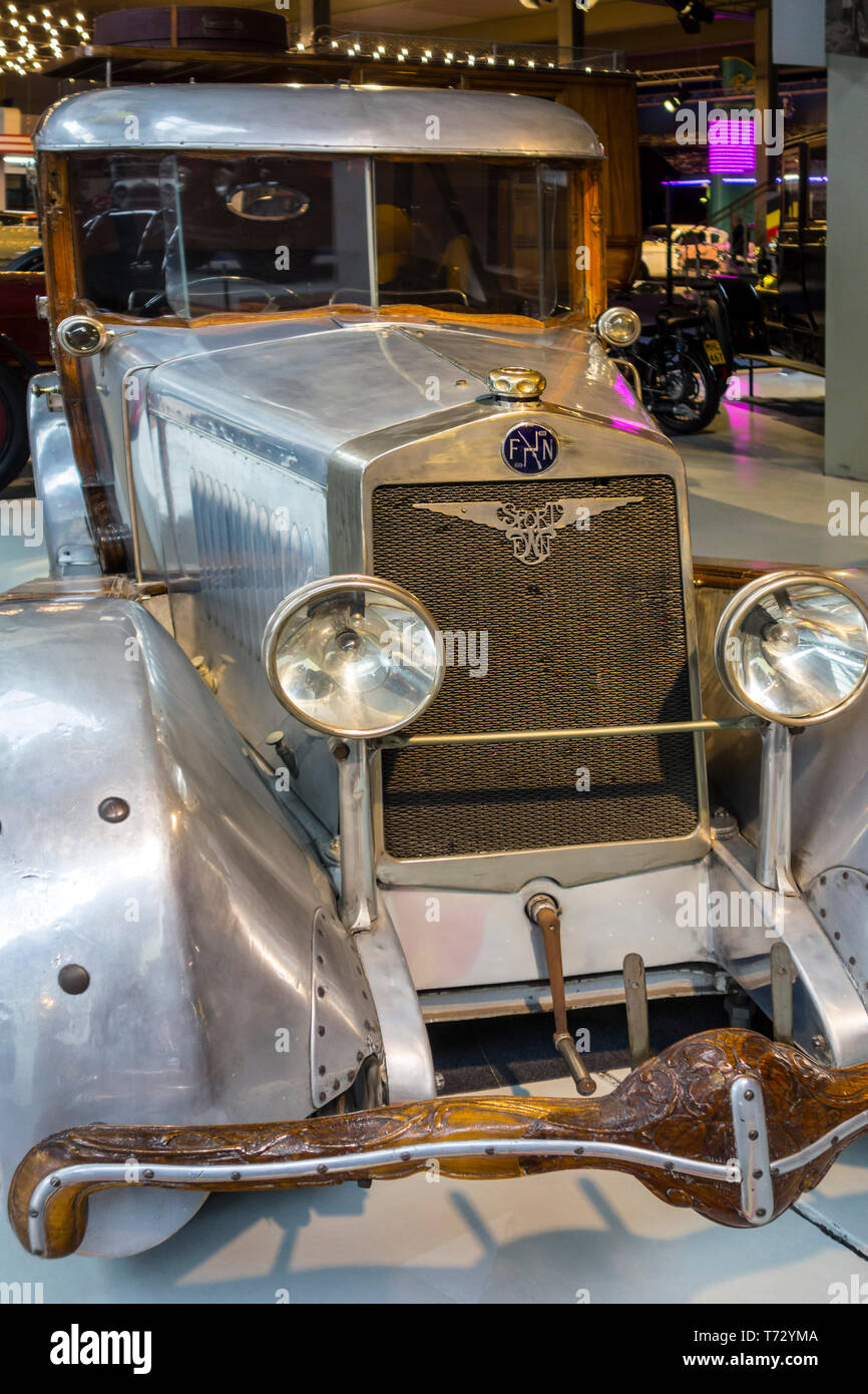 1930 FN 1400 S montrant un bouclier avant de voiture classique belge / oldtimer à Autoworld, musée de l'automobile à Bruxelles, Belgique Banque D'Images