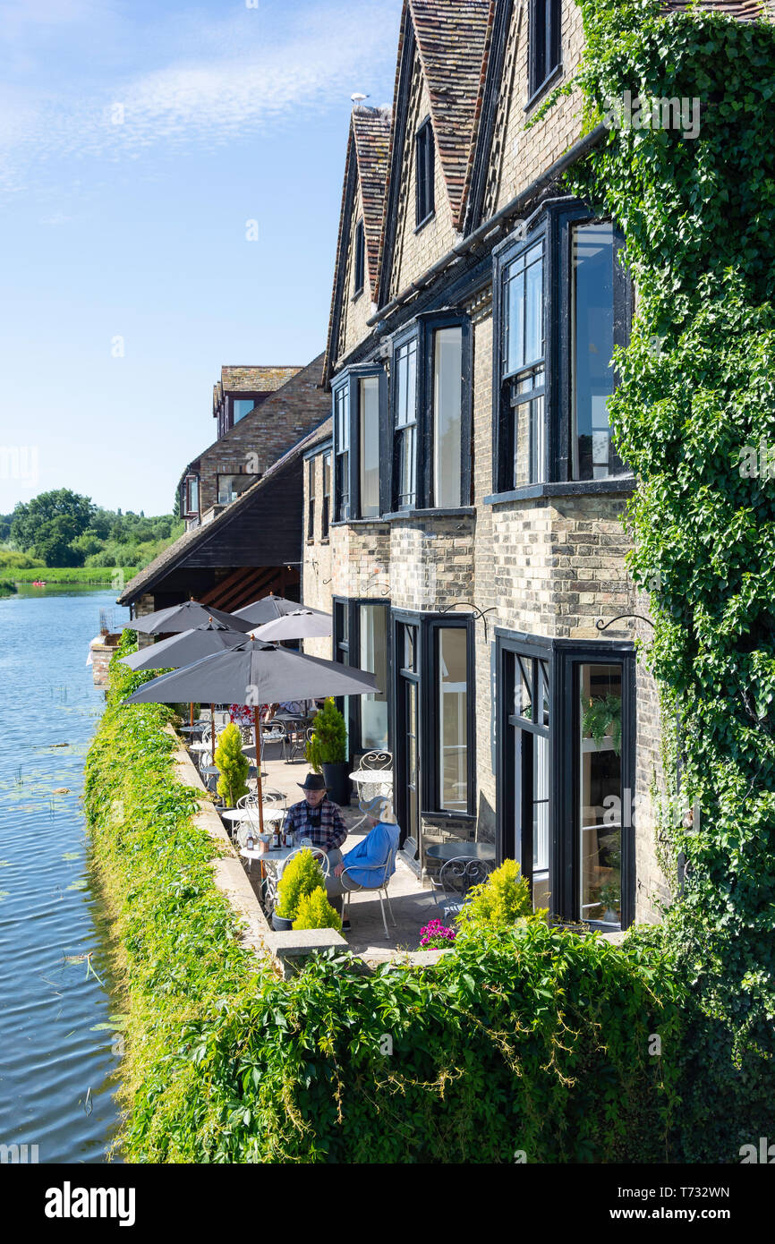 River Terrace Cafe sur la rivière Great Ouse, St Ives, Cambridgeshire, Angleterre, Royaume-Uni Banque D'Images