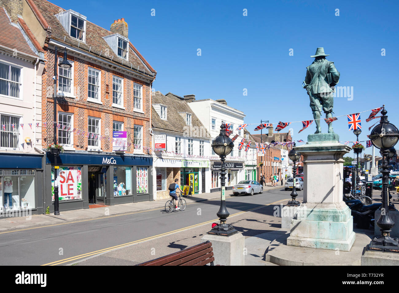 La Statue d'Oliver Cromwell, le trottoir, St Ives, Cambridgeshire, Angleterre, Royaume-Uni Banque D'Images