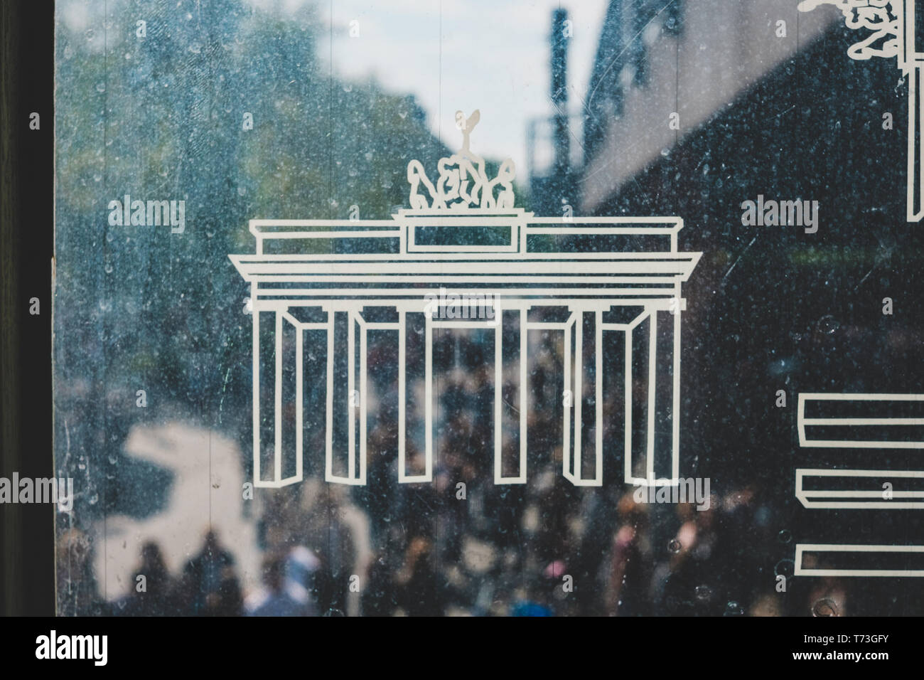 Berlin, Allemagne - 01 mai 2019 : Berlin symbole et monument, le Brandenburer illustration Tor sur la fenêtre Banque D'Images
