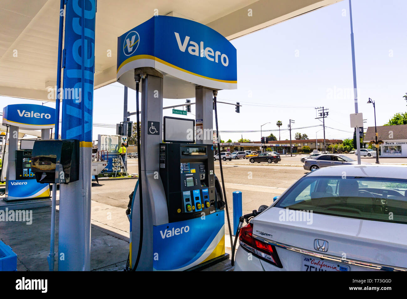 2 mai, 2019 Santa Clara / CA / USA - Valero gas station située dans la baie de San Francisco Banque D'Images