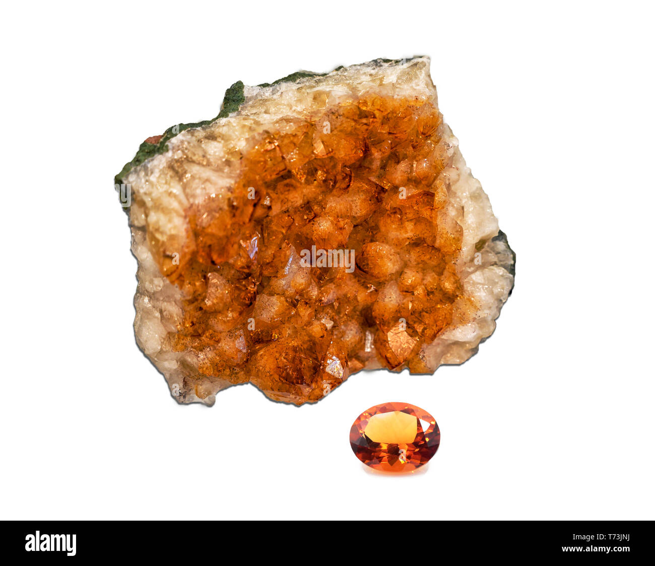 Pierre de novembre, quartz citrine, isolé sur fond blanc Banque D'Images