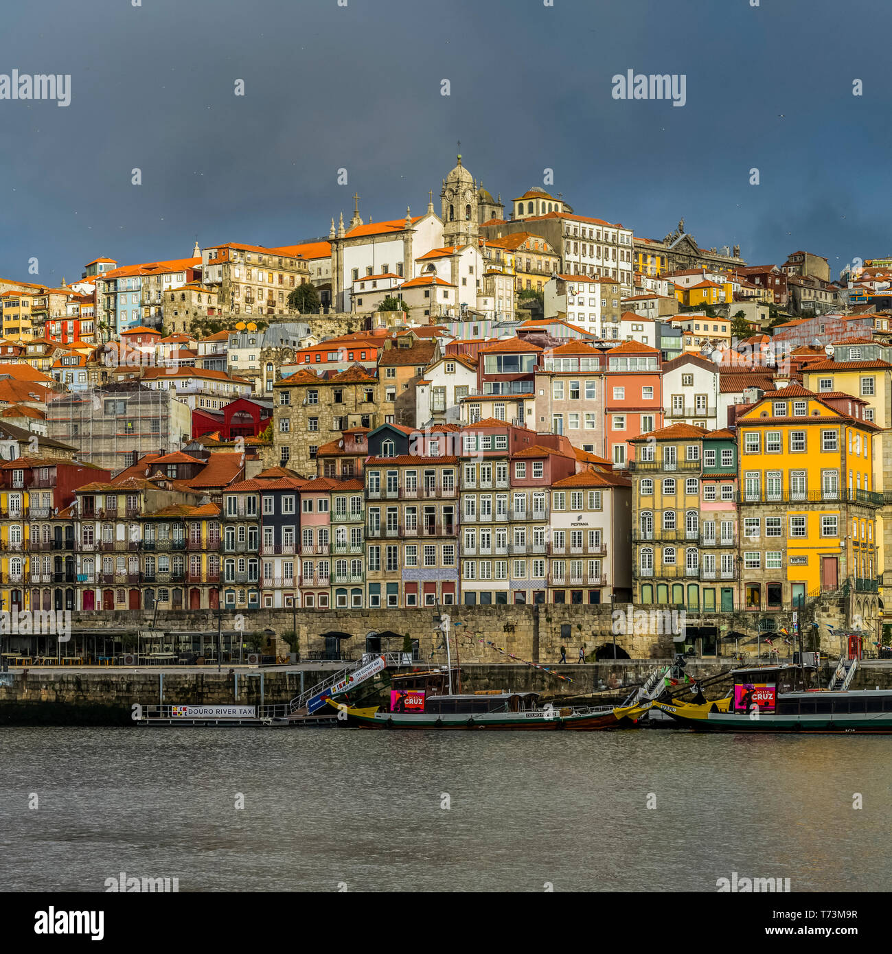 Porto's Riverside trimestre sur le fleuve Douro, dans le Nord du Portugal, Ribeira, à Porto, Portugal Banque D'Images