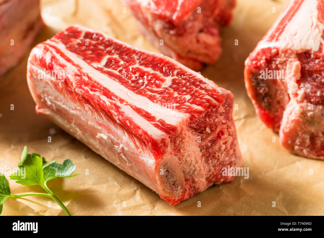 Beef short ribs Banque de photographies et d'images à haute résolution -  Alamy