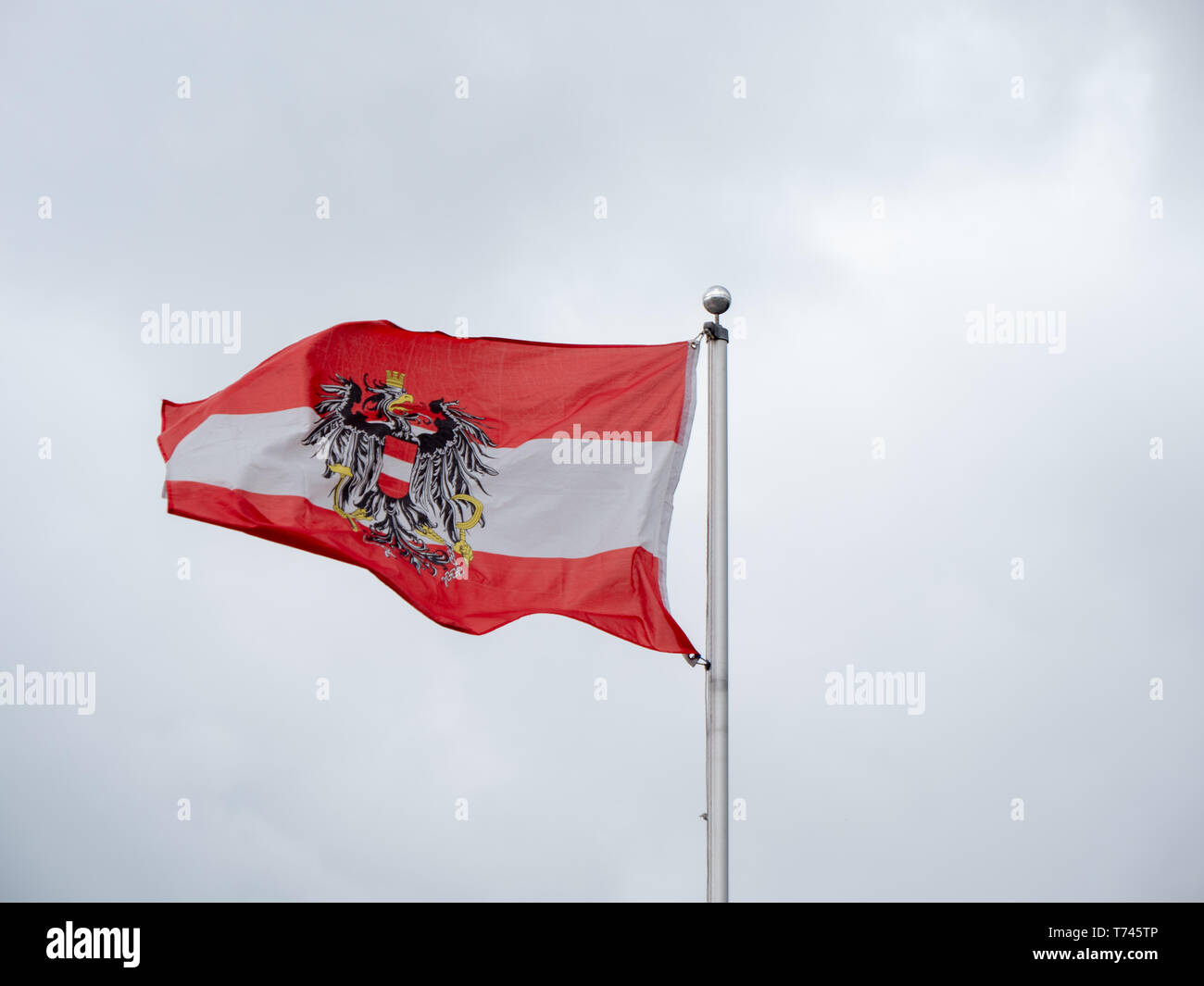 Drapeau aigle à double tête Banque de photographies et d’images à haute résolution Alamy