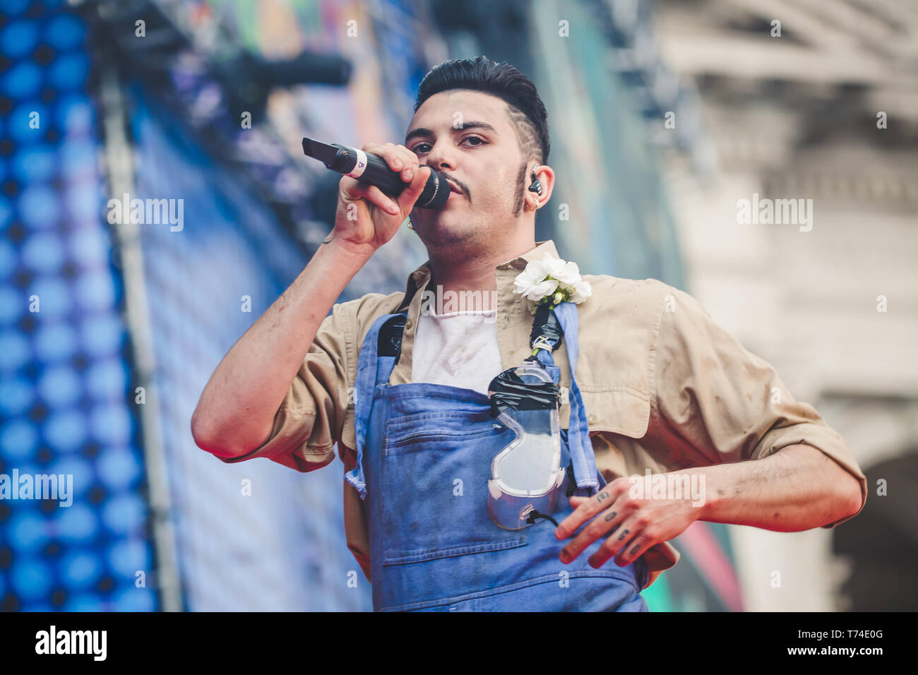 Rome, Italie. 01 mai, 2019. Izi, pseudonyme de Diego Germini, rappeur, chanteur et producteur de musique italien, interprété sur la scène de Primo Maggio Concert. La 'May Day' Concert est un événement organisé chaque année à Rome par les syndicats CGL, CISL et UIL pour célébrer les droits des travailleurs avec la musique. Credit : Luigi Rizzo/Pacific Press/Alamy Live News Banque D'Images