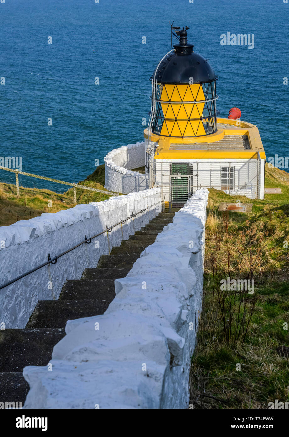 St Abbs Head Lighthouse ; St Abbs Head, Berwickshire, en Écosse Banque D'Images