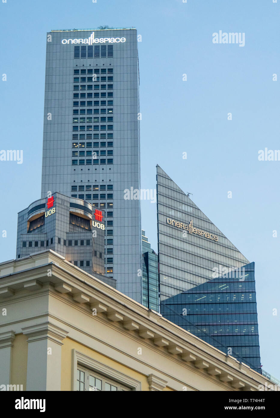 Tours de bureaux d'entreprise et gratte-ciel du centre-ville de Singapour. Banque D'Images