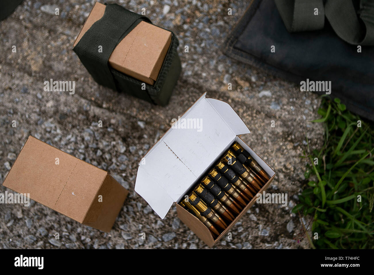 Boîtes de munitions 7,62 mm ball s'asseoir prêt à être utilisé par les Marines américains avec du bataillon logistique de combat pendant 31 machine gun s'entraîner au Camp Hansen, Okinawa, Japon, le 3 mai 2019. Bec-31 est l'élément de combat de la logistique pour la 31e Marine Expeditionary Unit. La 31e MEU, le Marine Corps' seulement continuellement de l'avant-MEU déployée en partenariat avec l'Escadron amphibie de la Marine américaine 11, fournit une force meurtrière et flexible prêt à réaliser une vaste gamme d'opérations militaires comme la première force d'intervention de crise dans la région Indo-Pacifique. (U.S. Marine Corps photo prise par le sergent d'artillerie. Paroisse T. T./libérés) Banque D'Images
