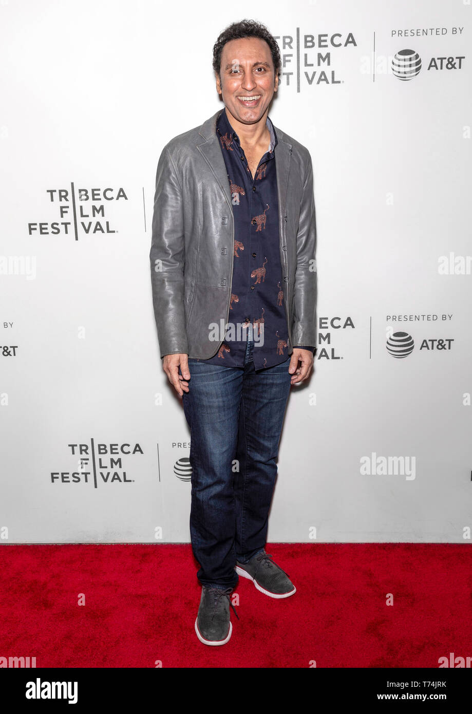 New York, NY - Mai 03, 2019 : l'acteur et humoriste Aasif Mandvi assiste à la première de The "Il prend un fou" au cours de la 2019 un festival du film de Tribeca Banque D'Images