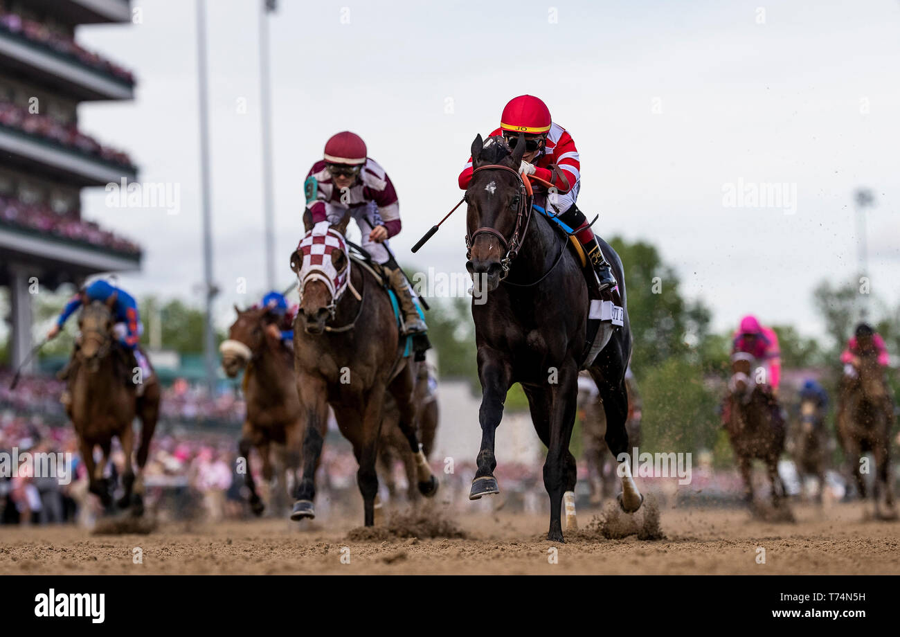 Louisville, Kentucky, USA. 3 mai, 2019. LOUISVILLE, Kentucky - 03 mai : l'Impératrice Serengeti avec Jose Ortiz remporte le Kentucky Oaks à Churchill Downs à Louisville, Kentucky, le 03 mai, 2019. Evers/Eclipse Sportswire/CSM/Alamy Live News Banque D'Images