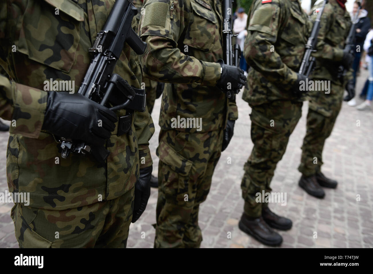 Cracovie, Pologne. 06Th Mai, 2019. Les militaires de la Pologne vu assister à la célébration officielle au cours de la fête de la Constitution à Cracovie. Le jour de la Constitution polonaise du 3 mai 1791, c'est envisager d'être le deuxième plus ancienne constitution nationale. Credit : SOPA/Alamy Images Limited Live News Banque D'Images