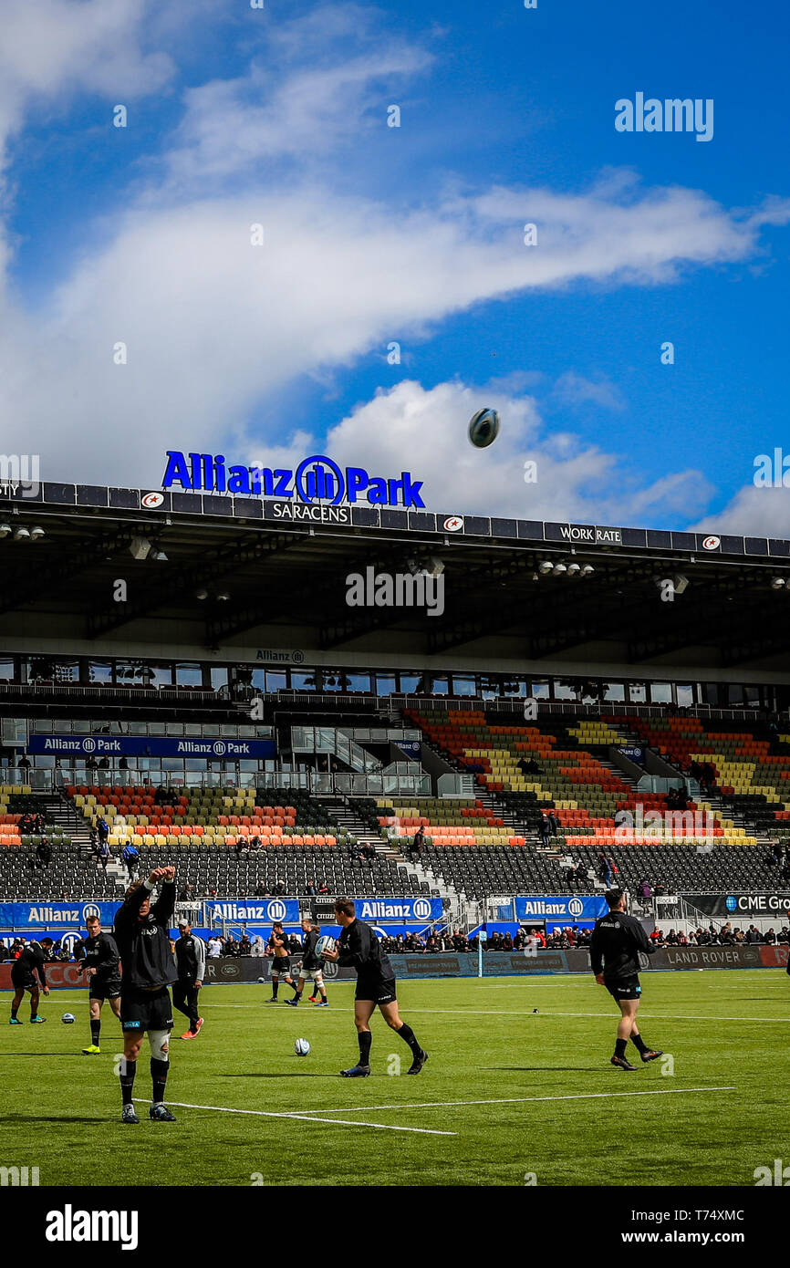Londres, Royaume-Uni. 04 mai, 2019. 4e mai 2019, Allianz Park, Londres, Angleterre ; Gallagher Premiership, Saracens vs Exeter Chiefs joueurs ; réchauffer à Allianz Park avant le montage. Credit : Georgie Kerr/News Images Nouvelles Images /Crédit : Alamy Live News Banque D'Images