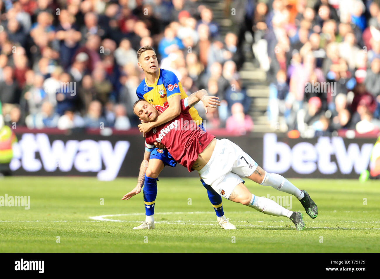 Londres, Royaume-Uni. 04 mai, 2019. Au cours de la Premier League match entre West Ham United et de Southampton au stade de Londres, Stratford, Londres le samedi 4 mai 2019. (Crédit : Leila Coker | MI News) usage éditorial uniquement, licence requise pour un usage commercial. Aucune utilisation de pari, de jeux ou d'un seul club/ligue/dvd publications. Photographie peut uniquement être utilisé pour les journaux et/ou à des fins d'édition de magazines. Crédit : MI News & Sport /Alamy Live News Banque D'Images