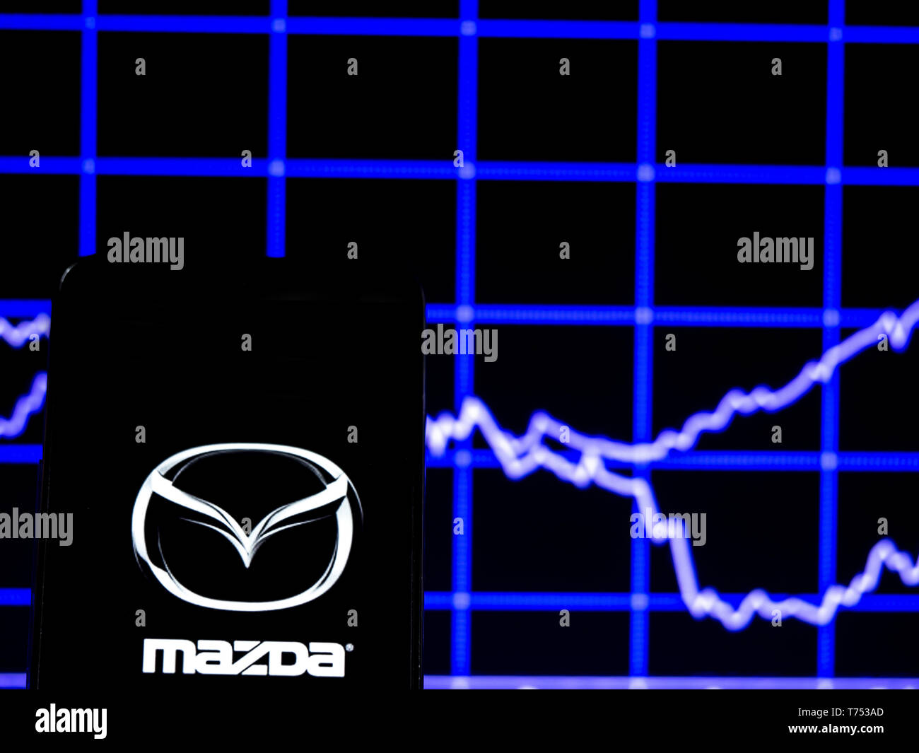 L'Ukraine. 4 mai, 2019. Sur cette photo, l'illustration a Mazda Motor Corporation vu le logo affiché sur un smartphone. Crédit : Igor Golovniov SOPA/Images/ZUMA/Alamy Fil Live News Banque D'Images