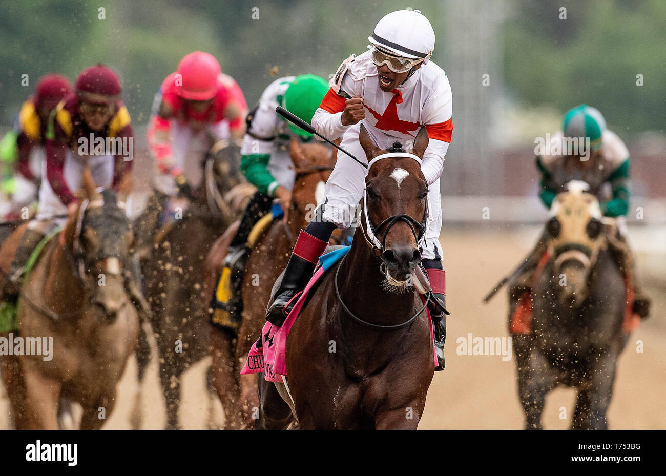 Louisville, Kentucky, USA. 4 mai, 2019. LOUISVILLE, Kentucky - 04 MAI : Ricardo Santana Jr. fête à bord Mitole comme il gagne le Churchill Downs Stakes à Churchill Downs à Louisville, Kentucky, le 04 mai 2019. Evers/Eclipse Sportswire/CSM/Alamy Live News Banque D'Images