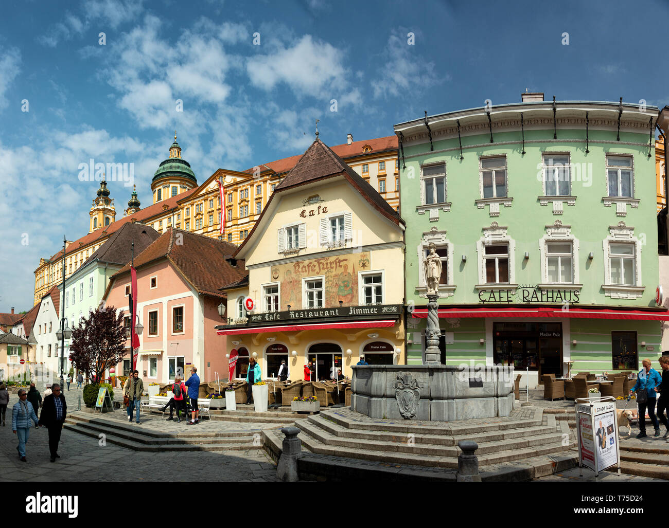 Belle vue sur Stift Melk (Abbaye de Melk)dans la Wachau, situé sur le Danube Banque D'Images Belle vue sur Stift Melk (Abbaye de Melk)dans la Wachau, situé sur le Danube Banque D'Images