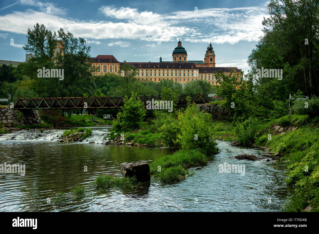 Belle vue sur Stift Melk (Abbaye de Melk)dans la Wachau, situé sur le Danube Banque D'Images Belle vue sur Stift Melk (Abbaye de Melk)dans la Wachau, situé sur le Danube Banque D'Images
