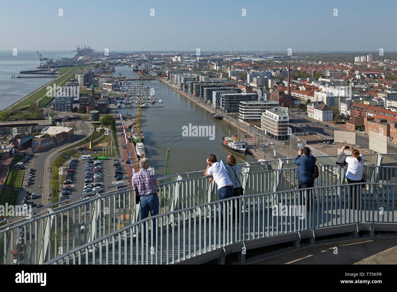 Voir de nouveau port de la plate-forme d'observation de l'ATLANTIC Hotel Sail City, Bremerhaven, Brême, Allemagne Banque D'Images