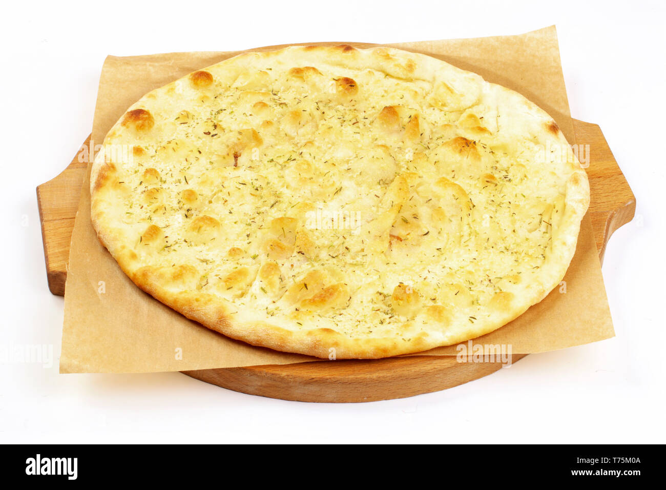 Hot big pizza au pepperoni pizza savoureuse composition avec bacon jambon fromage fusion tomates paprika fumée vapeur sur fond blanc Banque D'Images