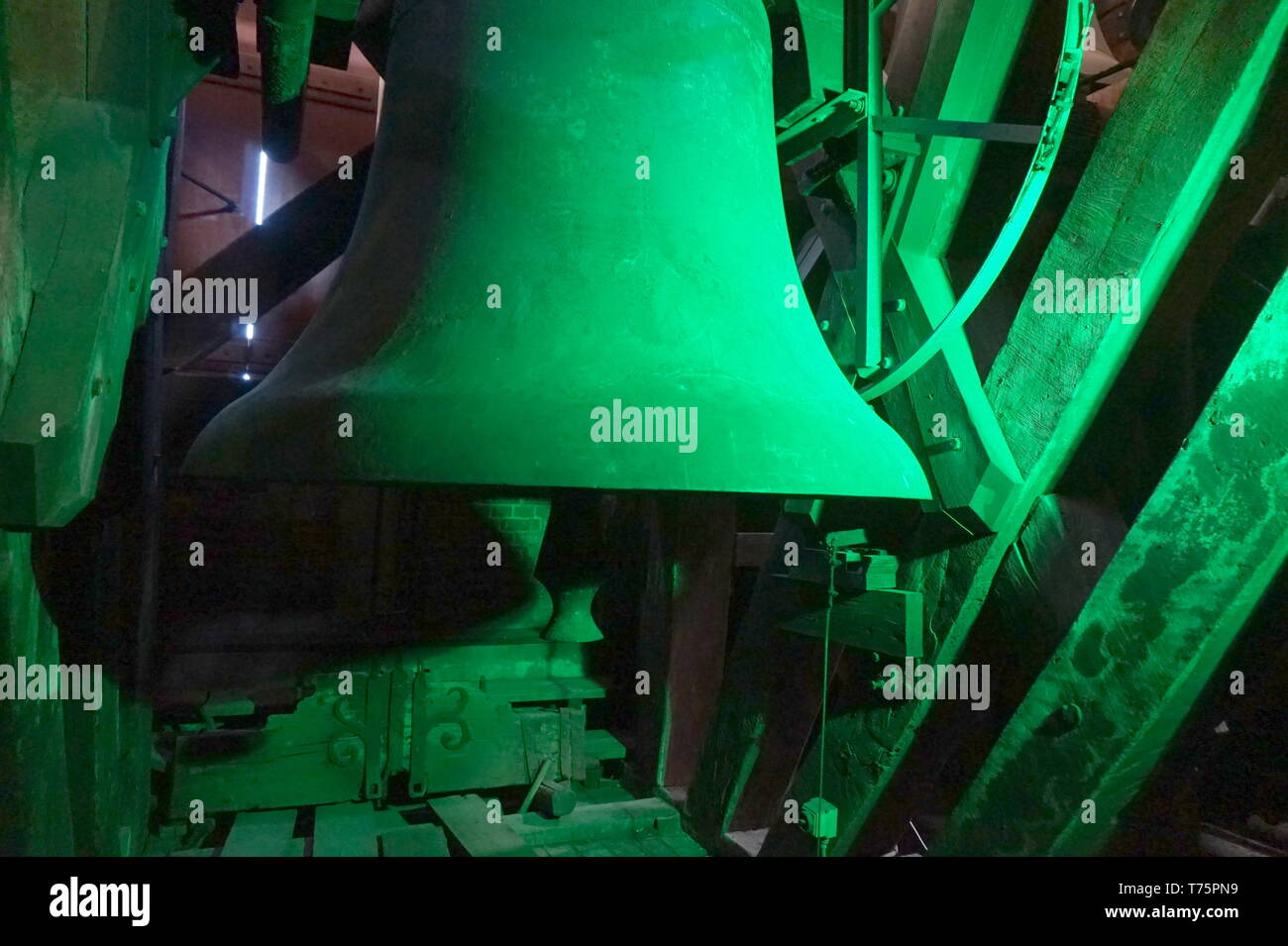 Une cloche dans la spire de Vor Frelsers avec Kirke, Copenhague, Danemark Banque D'Images