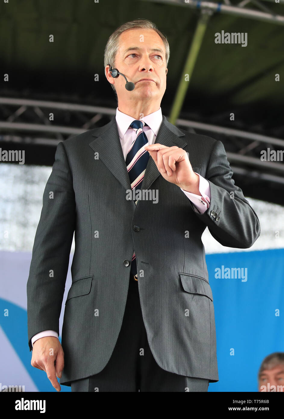 Nigel Farage parle lors d'un Brexit Partie rassemblement à Mill Farm Sports Village, Wesham, Lancashire. Banque D'Images