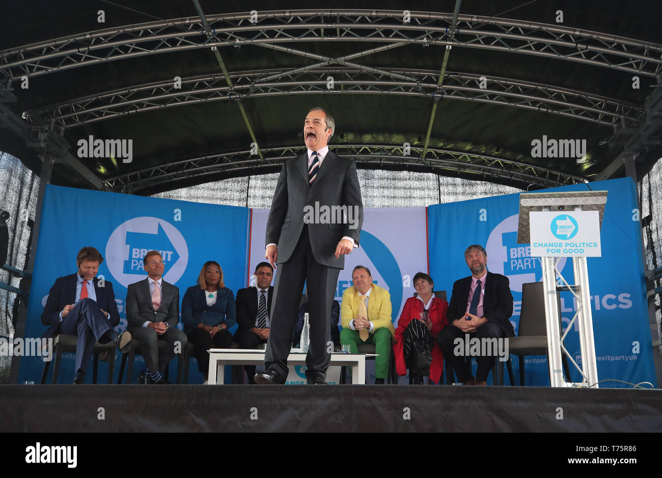 Nigel Farage parle lors d'un Brexit Partie rassemblement à Mill Farm Sports Village, Wesham, Lancashire. Banque D'Images