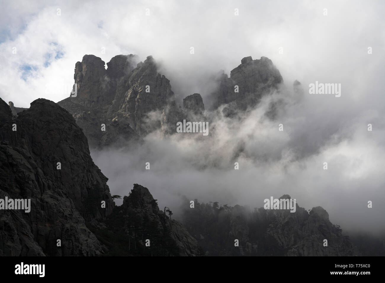 Montagnes dans le massif du Monte Incudine Corse France Banque D'Images
