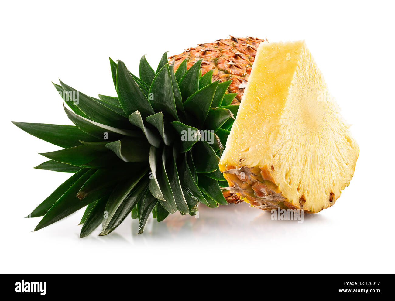 Pineapple slice isolé sur un fond blanc. Banque D'Images