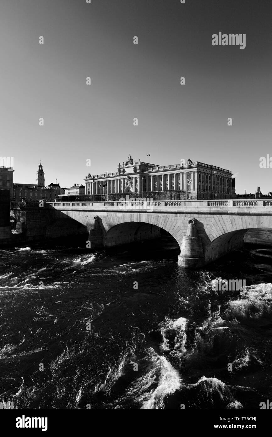 L'Norrstrom bridge et la Maison du Parlement, Helgeandsholmen, Ville de Stockholm, Suède, Europe Banque D'Images