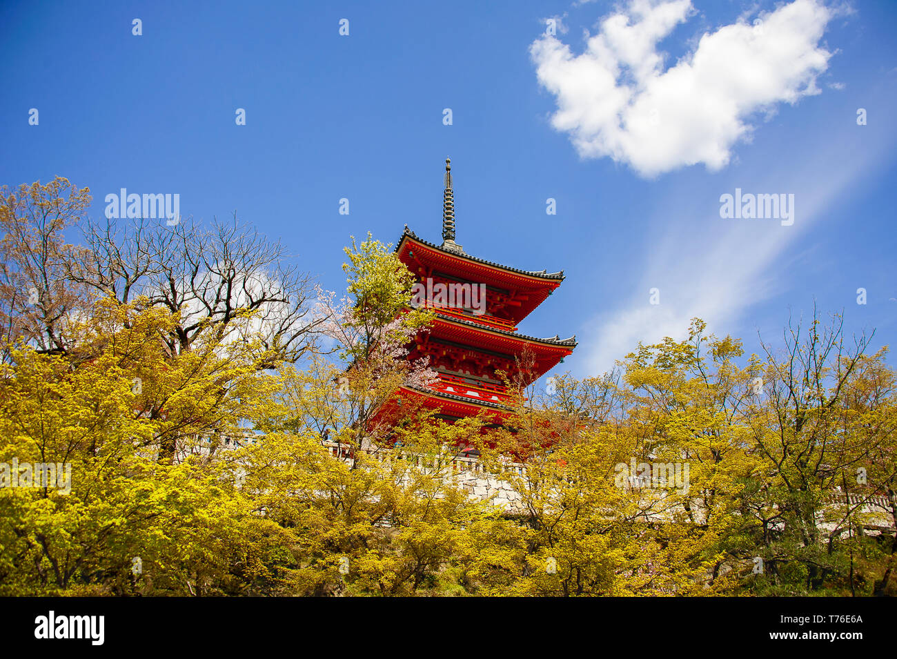 Vue de la Pagode Koyasu couleur vermeille, partie de la complexe Kiyomizu-dera, Kyoto, Japon. Banque D'Images