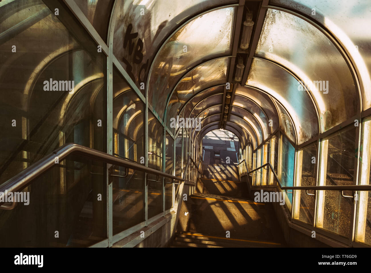 C'est un ancien escalier de l'une des gare Banque D'Images