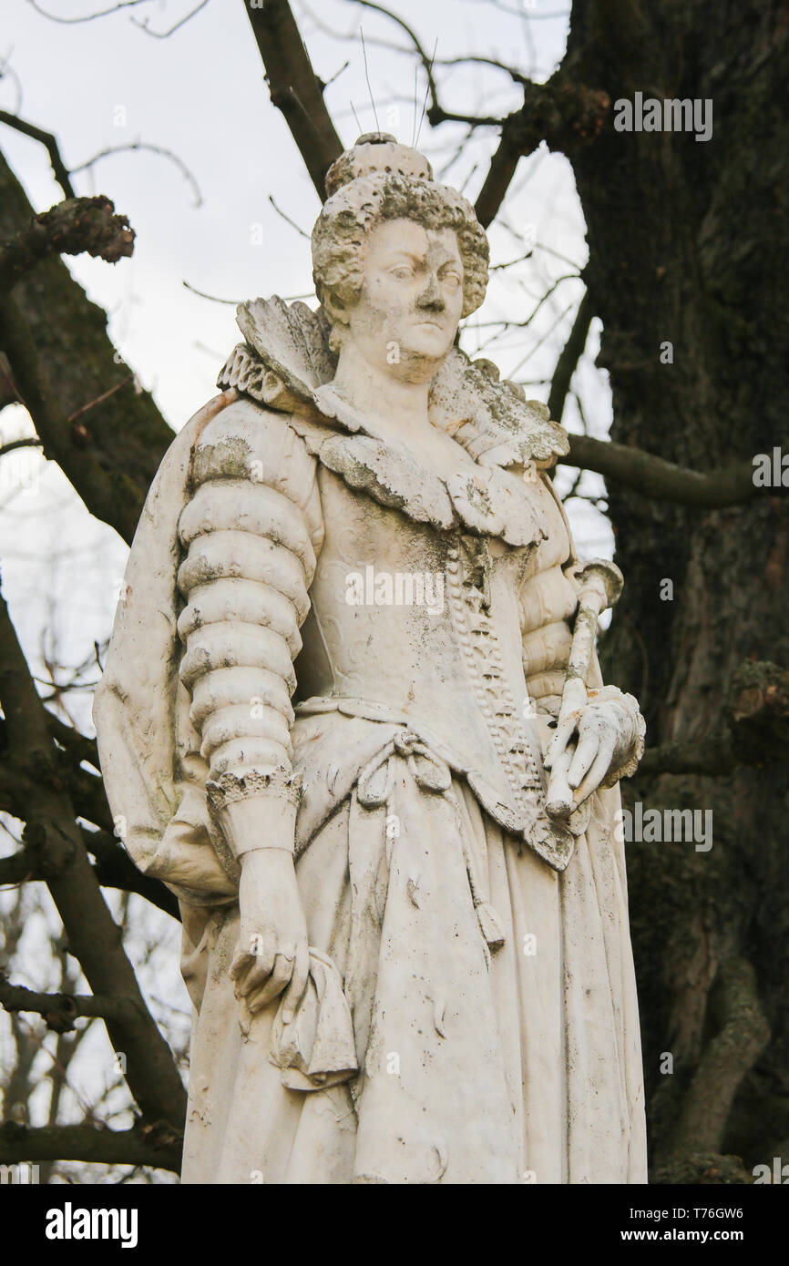 Statue de Marie de Médicis, reine de France comme la deuxième épouse du roi Henri IV de France, de la Maison de Bourbon, dans le Jardin du Luxembourg, Paris. Banque D'Images