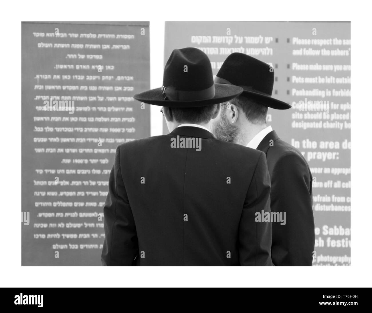 Deux hommes en chapeau à Jérusalem Banque D'Images