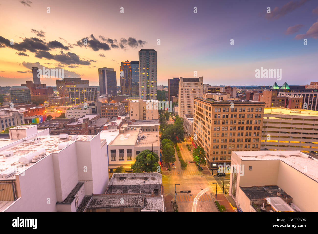 Birmingham, Alabama, USA Centre-ville city skyline at Dusk. - Banque D'Images