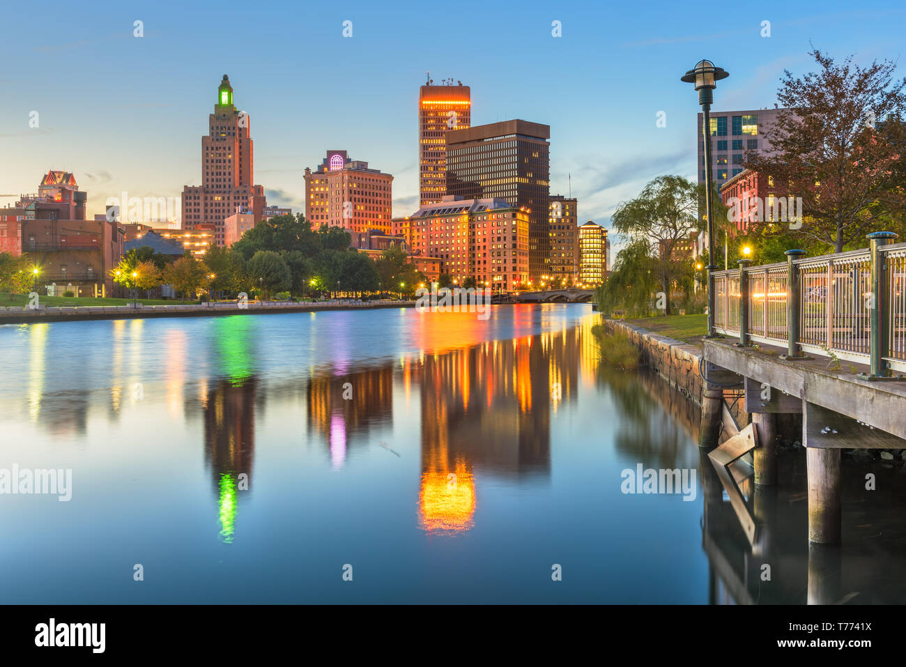 Providence, Rhode Island, USA Centre-ville paysage urbain Vue de dessus la Providence River. Banque D'Images