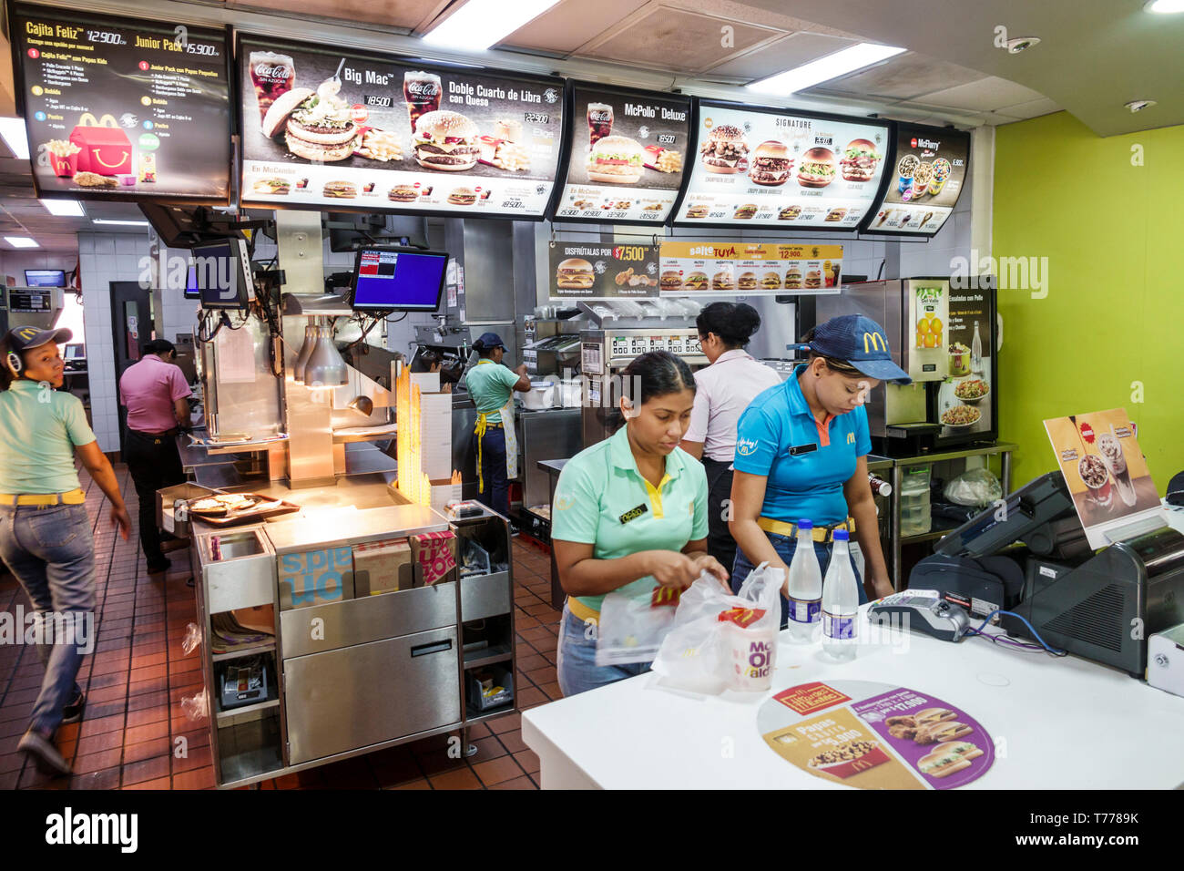 Cartagena Colombie, Bocagande, McDonald's, hamburgers restauration rapide, restaurant restaurants restaurants manger dehors café cafés bistrot, intérieur, comptoir, Hispa Banque D'Images