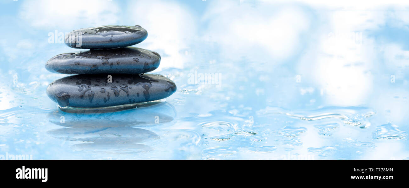 Avec l'arrière-plan Zen roches noires Banque D'Images