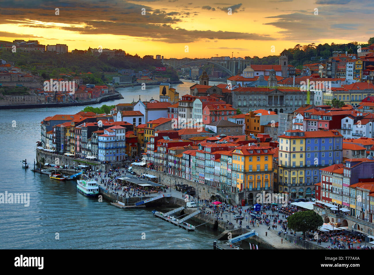 La ville de Porto et le Douro au coucher du soleil, Porto, Portugal Banque D'Images