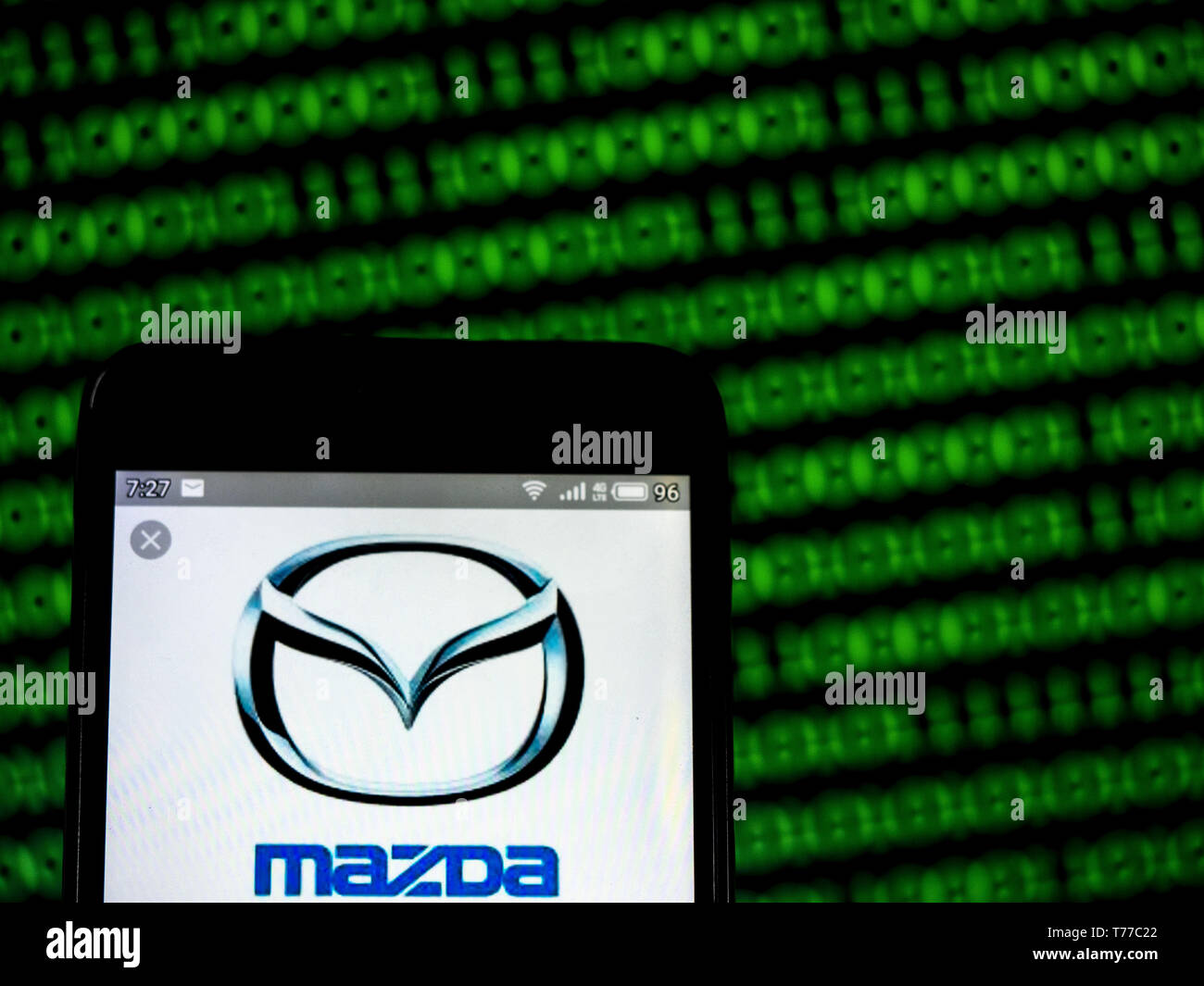 L'Ukraine. 4 mai, 2019. Sur cette photo, l'illustration a Mazda Motor Corporation vu le logo affiché sur un smartphone. Crédit : Igor Golovniov SOPA/Images/ZUMA/Alamy Fil Live News Banque D'Images